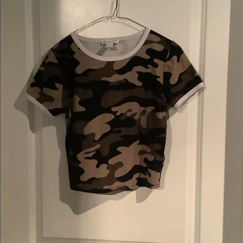 Women”s crop top.